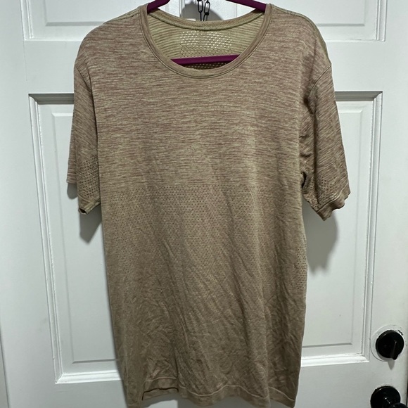 LULULEMON SMRD/LEVI Red Yellow Metal Vent Breathe SS Top Shirt Men's XL - Picture 2 of 5